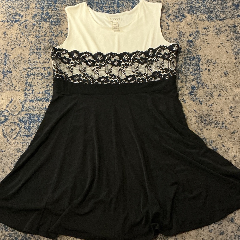 Enfocus Studio Black and White Midi Dress with Lace Waist